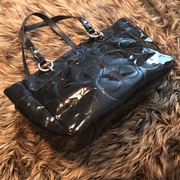 Lovely Coach Patent Leather Bag - Picture 2 of 8